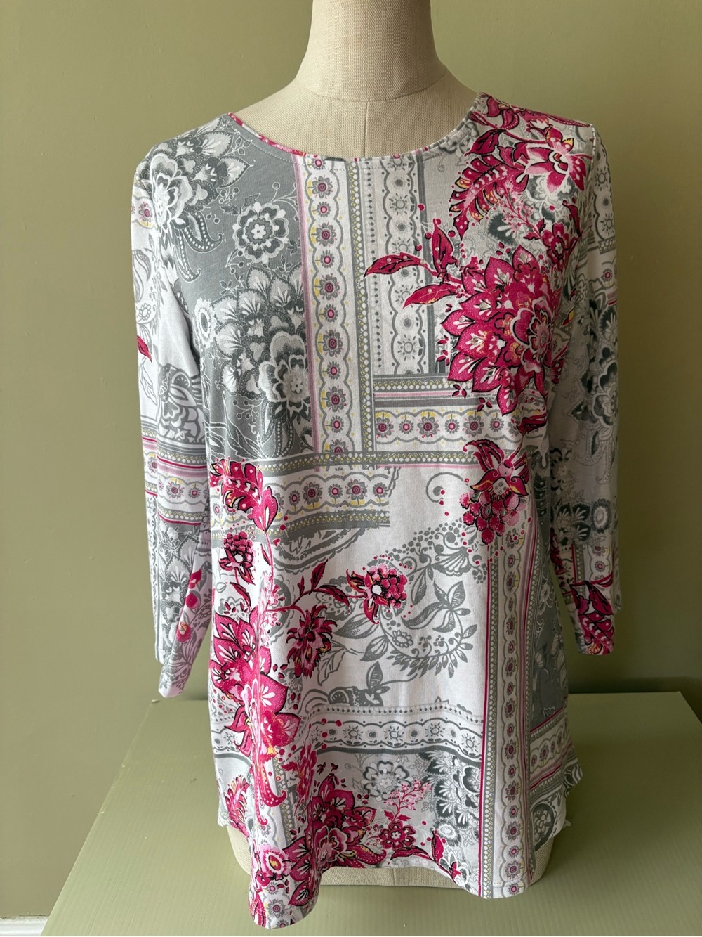 Alia Women's pink White Long Sleeve tee bling sz S